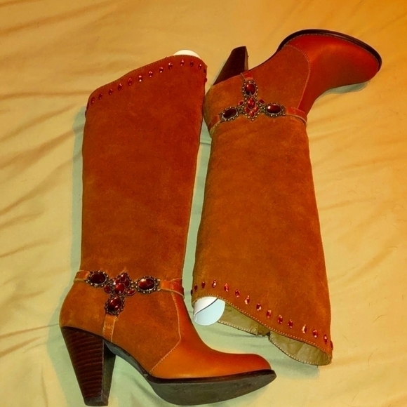 "Lavish" Camel Suede Cowboy Boots - Size 8 by Grazie - Picture 4 of 14